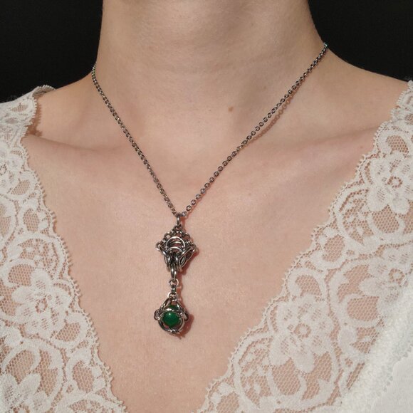 Classic & elegant green aventurine pearl and silver chainmaille necklace - Picture 3 of 8